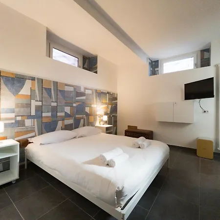 Penzion Rrrapido Holy And - Via Sardegna